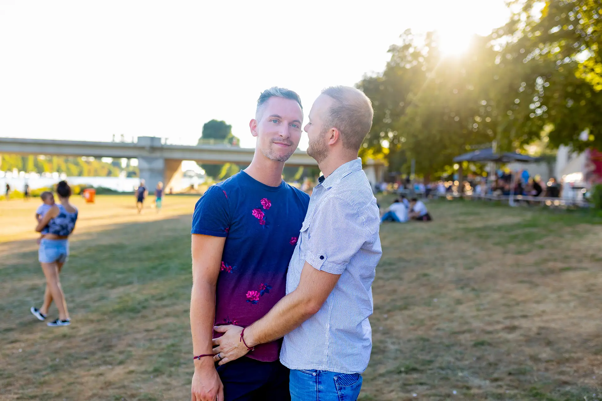 Paarshooting auf der Neckarwiese Heidelberg bei Sonnenuntergang