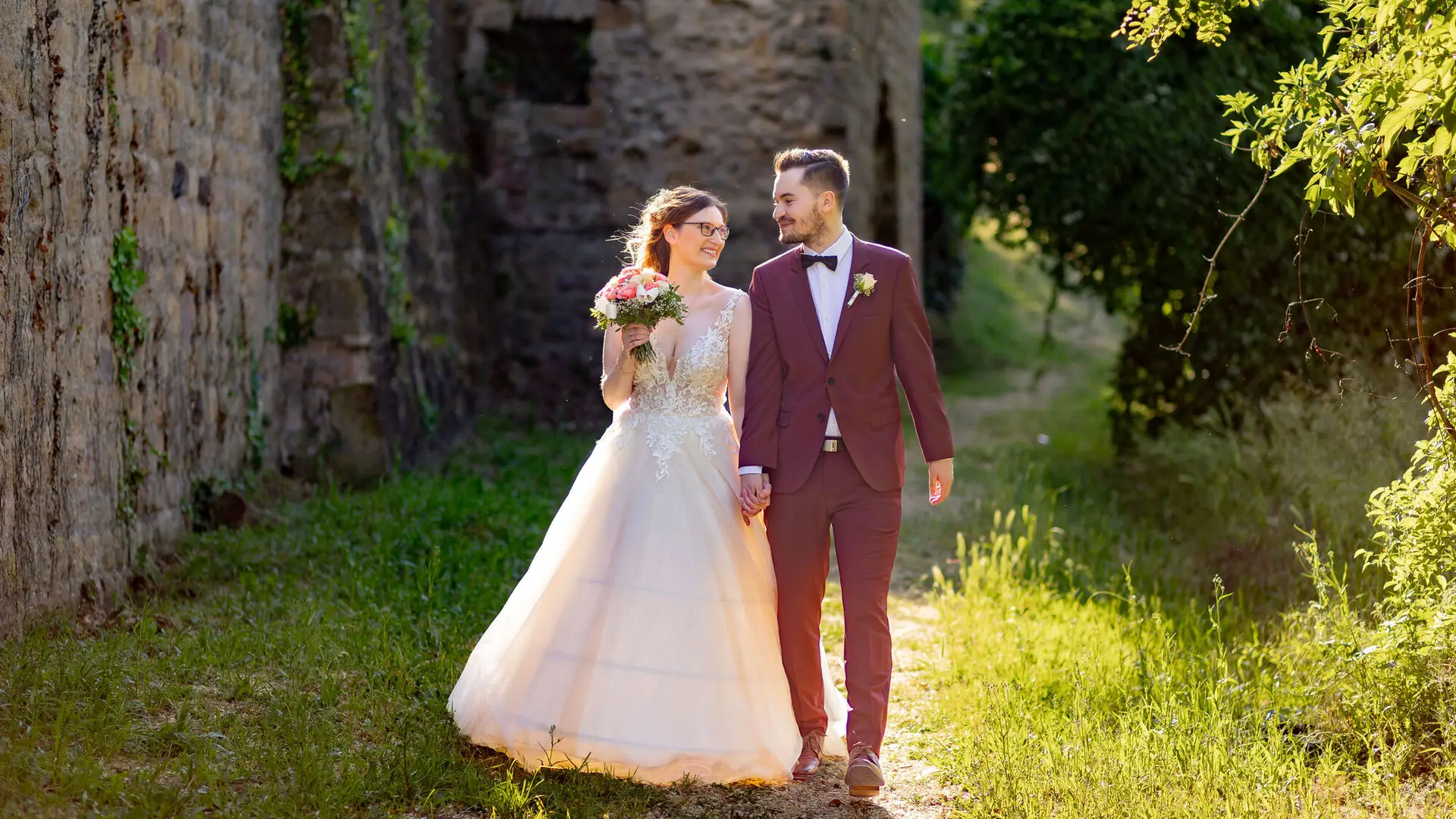 Hochzeitsfotograf in Mannheim: Brautpaar vor der Christuskirche.