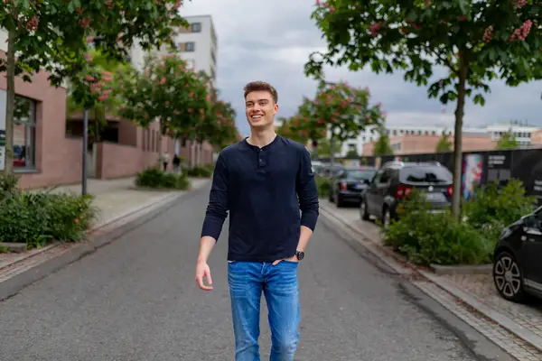 Portrait-Shooting auf einer Straße in der Bahnstadt Heidelberg