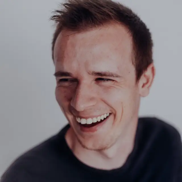 Profilbild von Fotograf Matthias Butz aus Heidelberg vor neutralem Hintergrund.