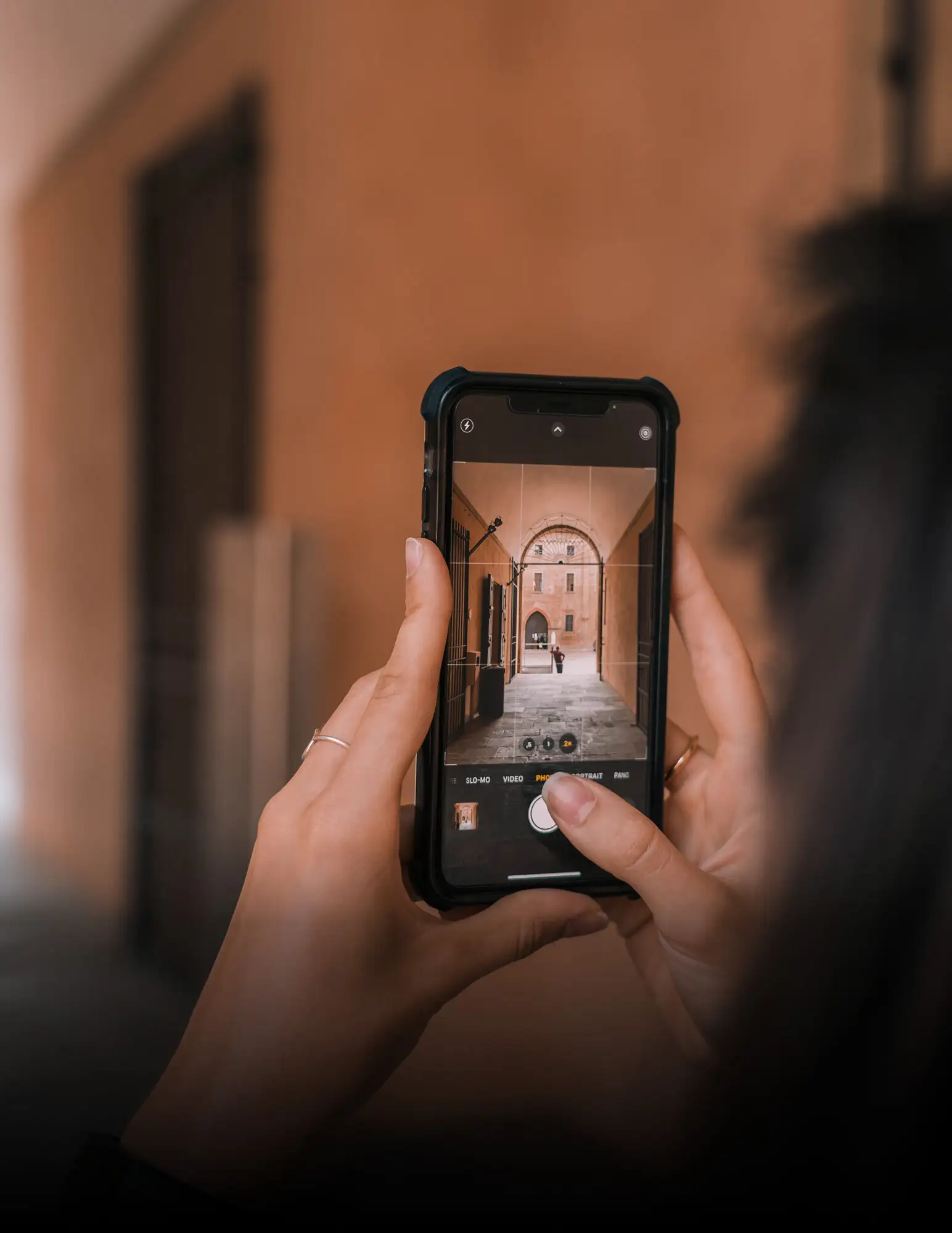 Mit einfachen Mitteln grandiose Bilder machen. Genau darum geht es in dem Online-Kurs: Fotografieren und Filmen mit dem Smartphone!
