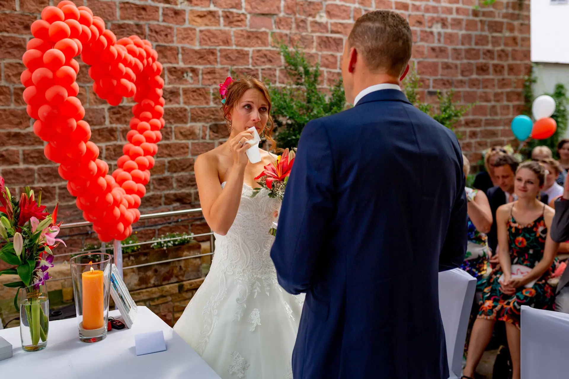 Gäste beim Empfang in der Rebe Deidesheim – Hochzeit Jennifer und Gregor