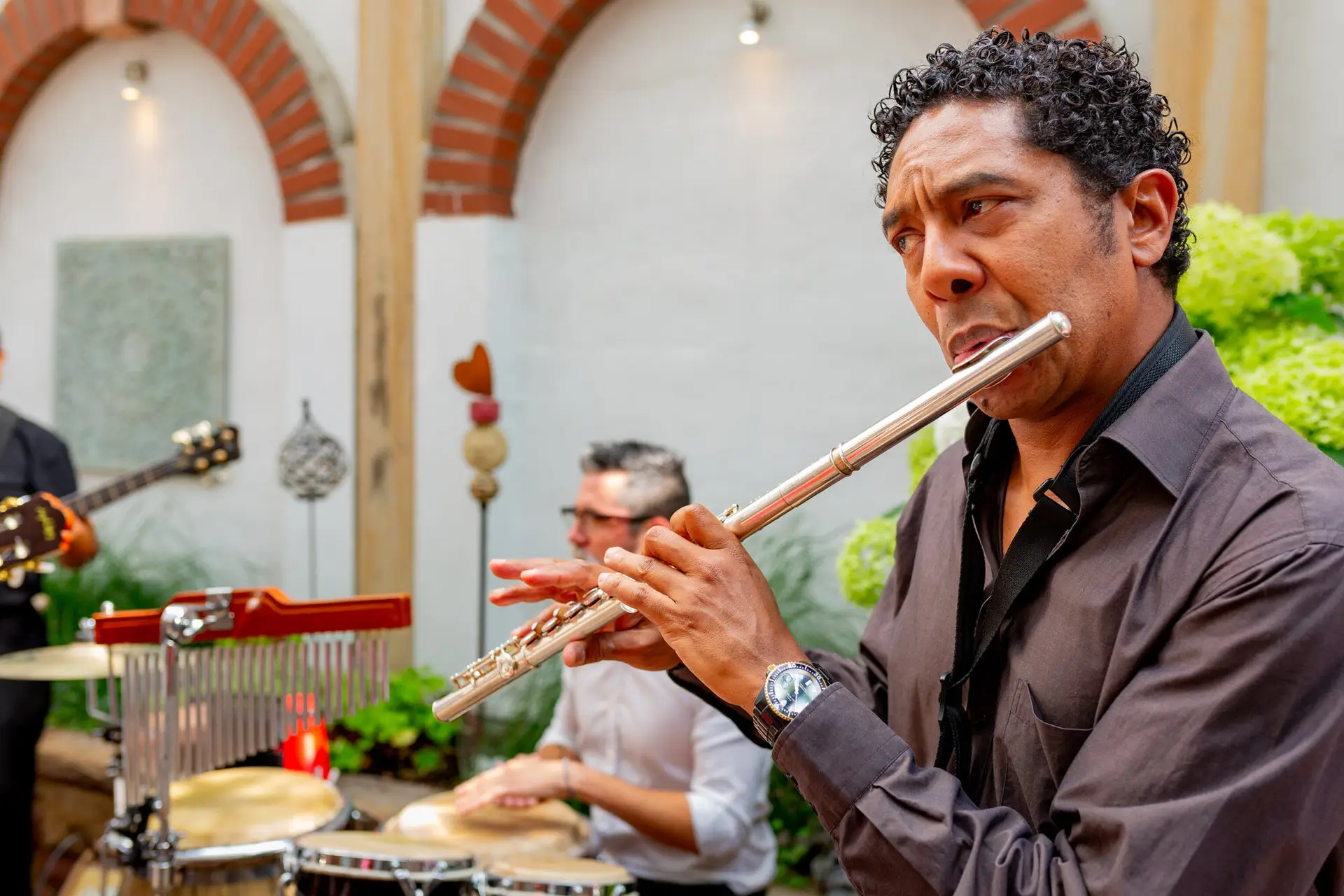 Saxophonist der karibischen Live-Band bei der Hochzeit Jennifer und Gregor – Rebe Deidesheim