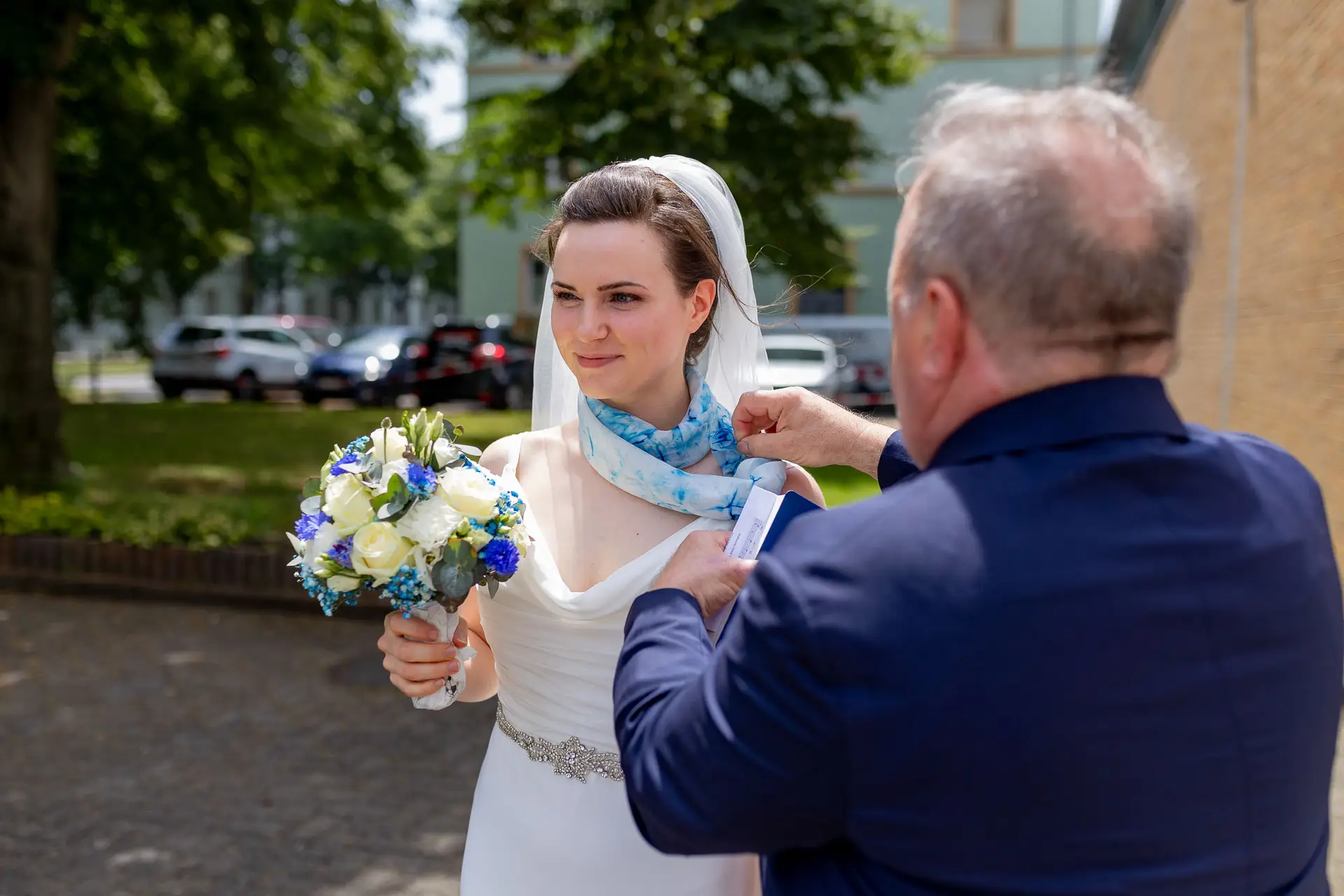 Brautpaar Julia und Dennis beim Ringwechsel in der St. Nikolaus Kirche Mannheim-Neckarstadt