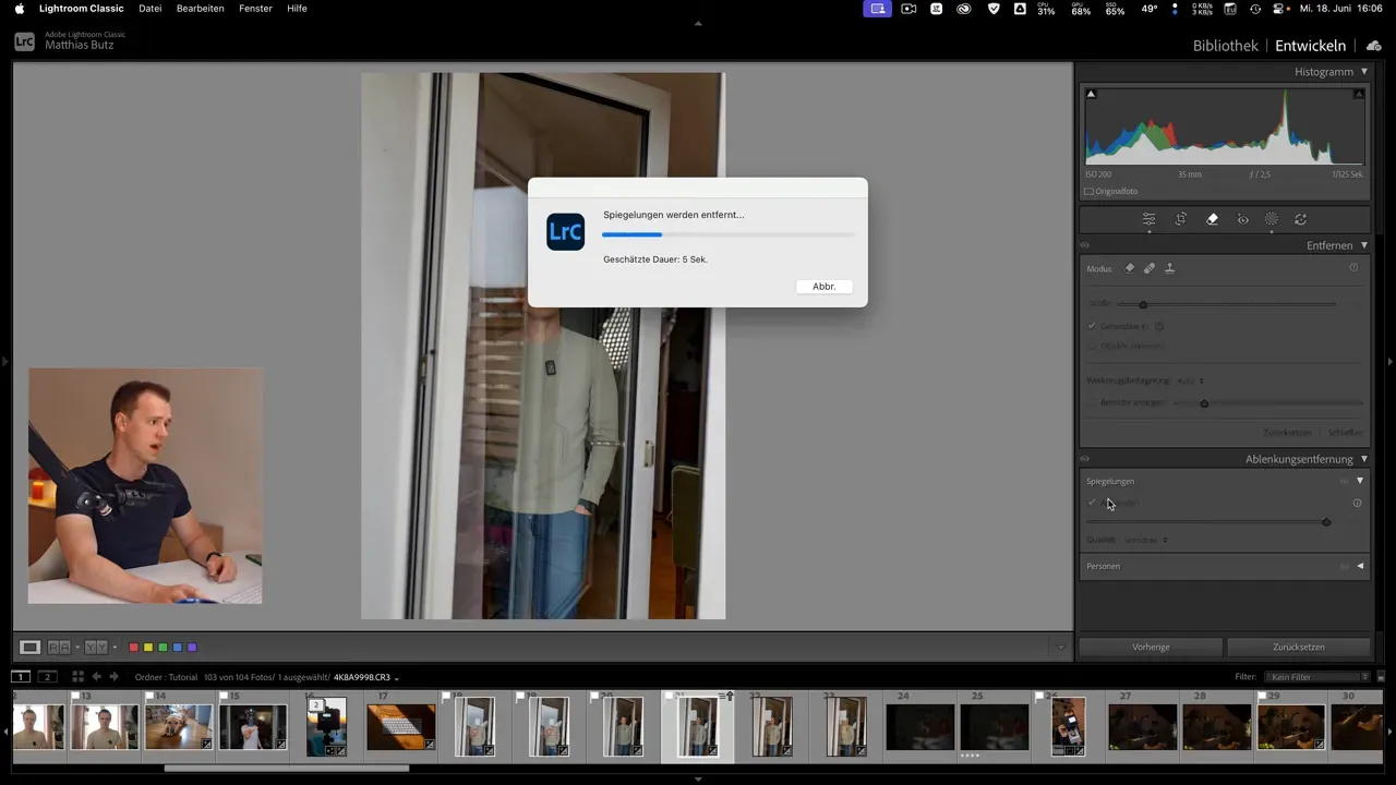 Lightroom zeigt Fortschritt beim Entfernen von Spiegelungen im Entwickeln-Modul