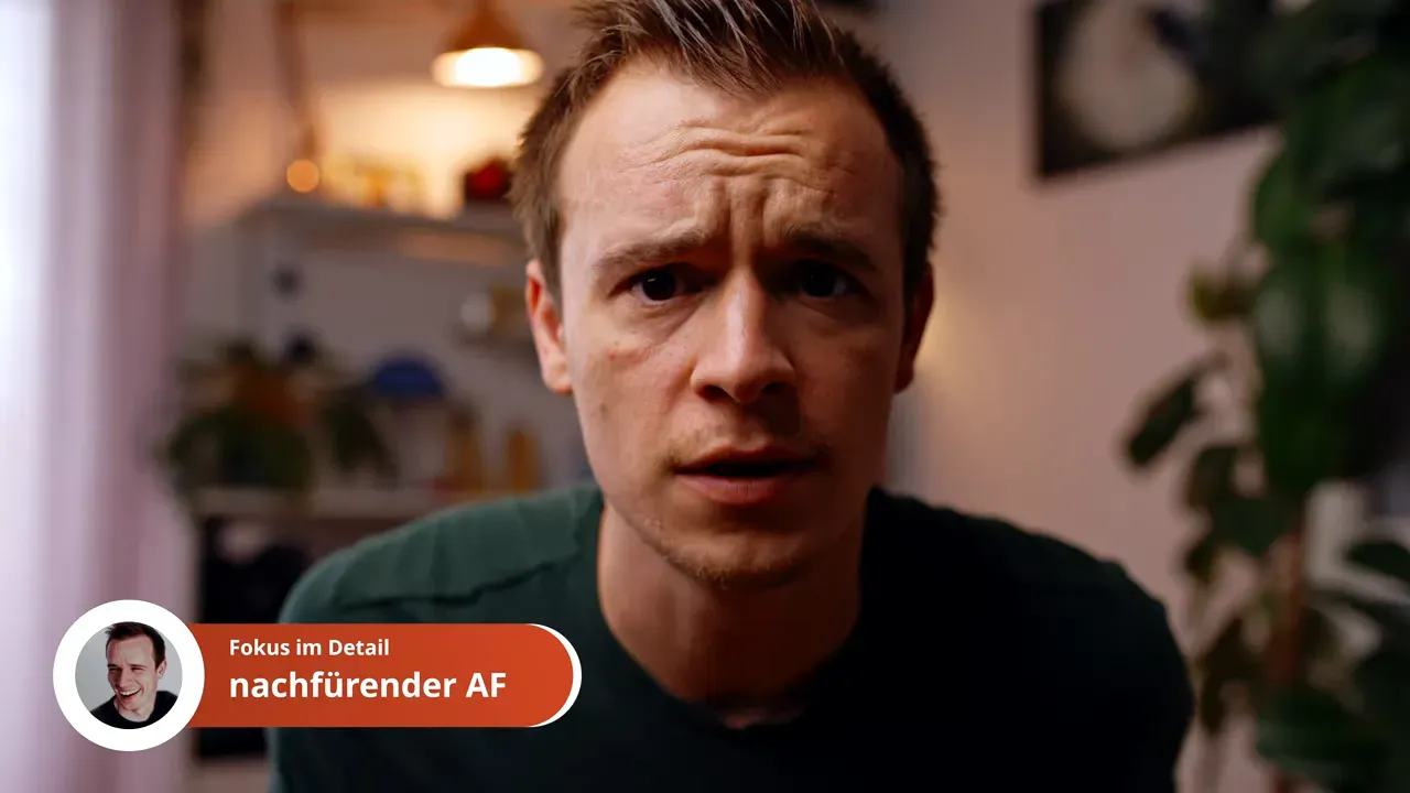 Nahaufnahme des Moderators mit Einblendung ‚nachführender AF‘ als Beispiel für kontinuierlichen Autofokus