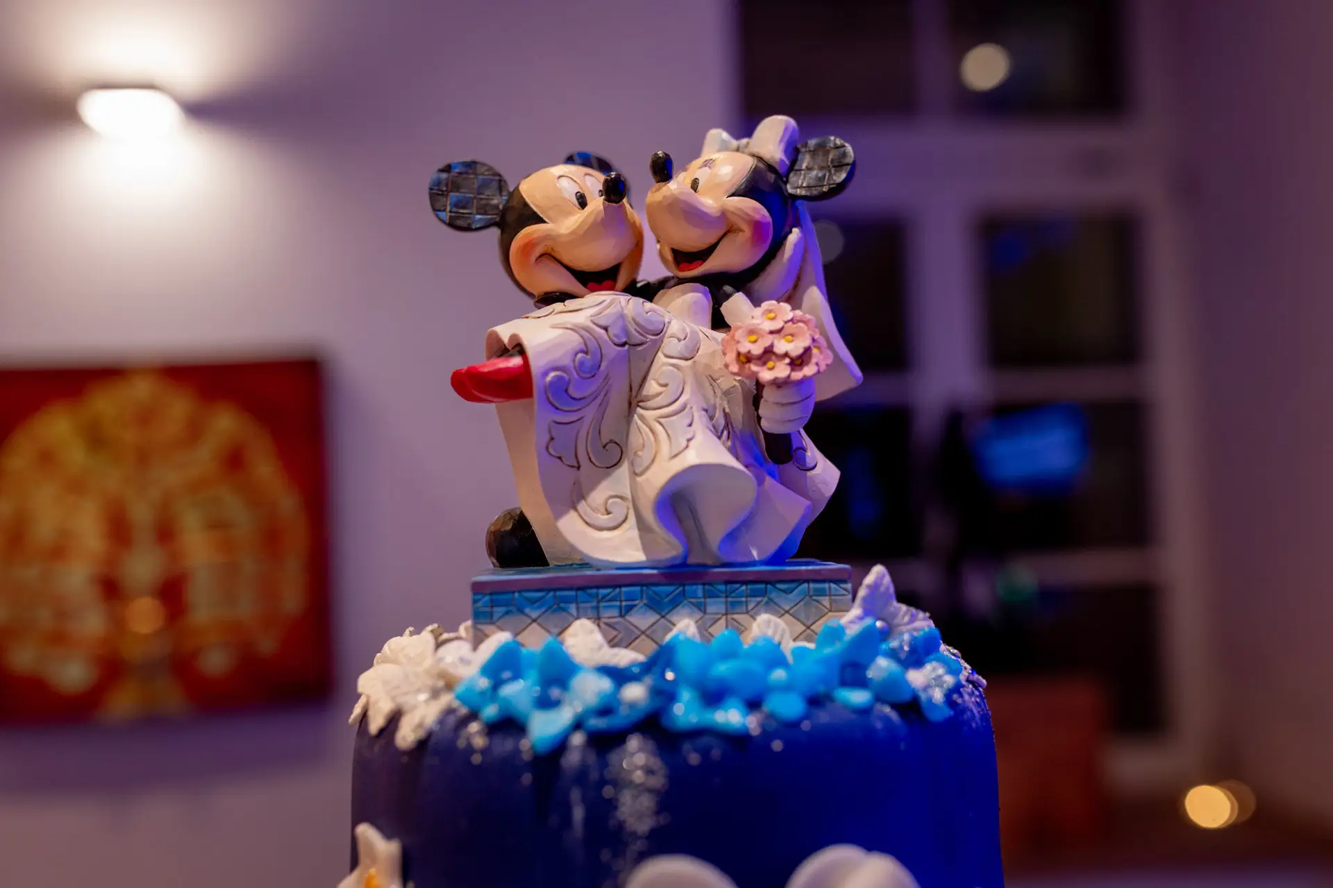 Mickey-und-Minnie-Maus-Figuren auf der Hochzeitstorte von Sandra und Dominic