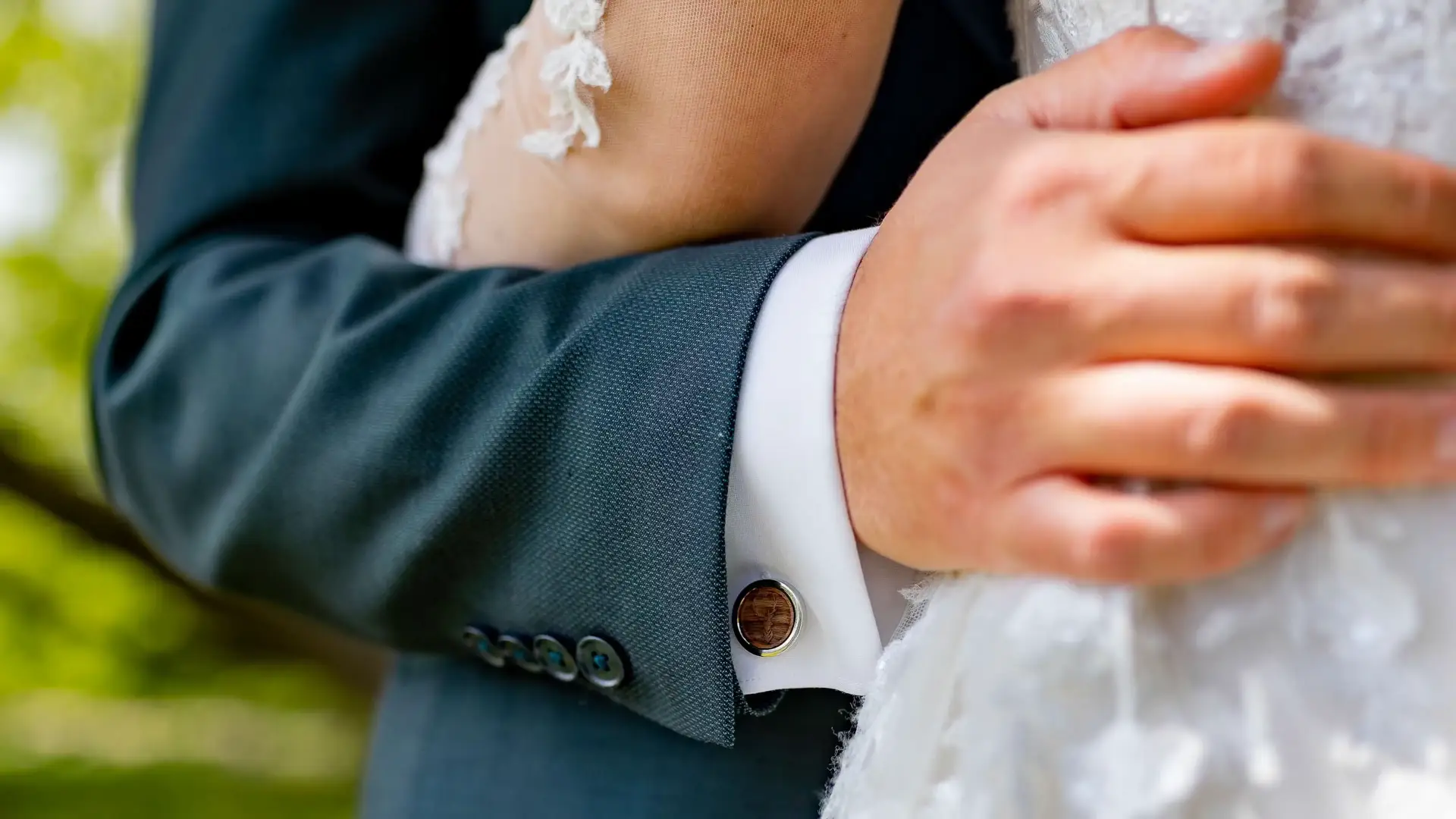 Vielfältige Anzugkombinationen bei Hochzeiten