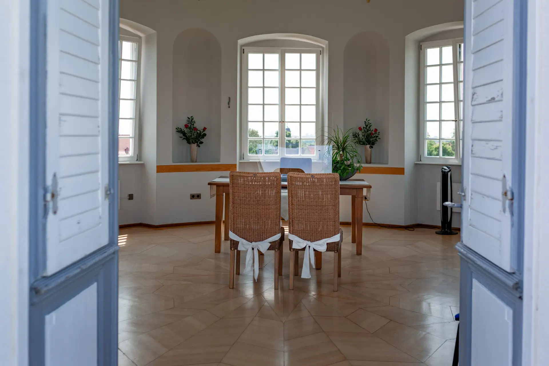 Liane Kevin Schlosspavillon Kleinniedesheim Eingangsbereich.Cp7QHRos Hochzeitslocation Schlosspavillon Kleinniedesheim